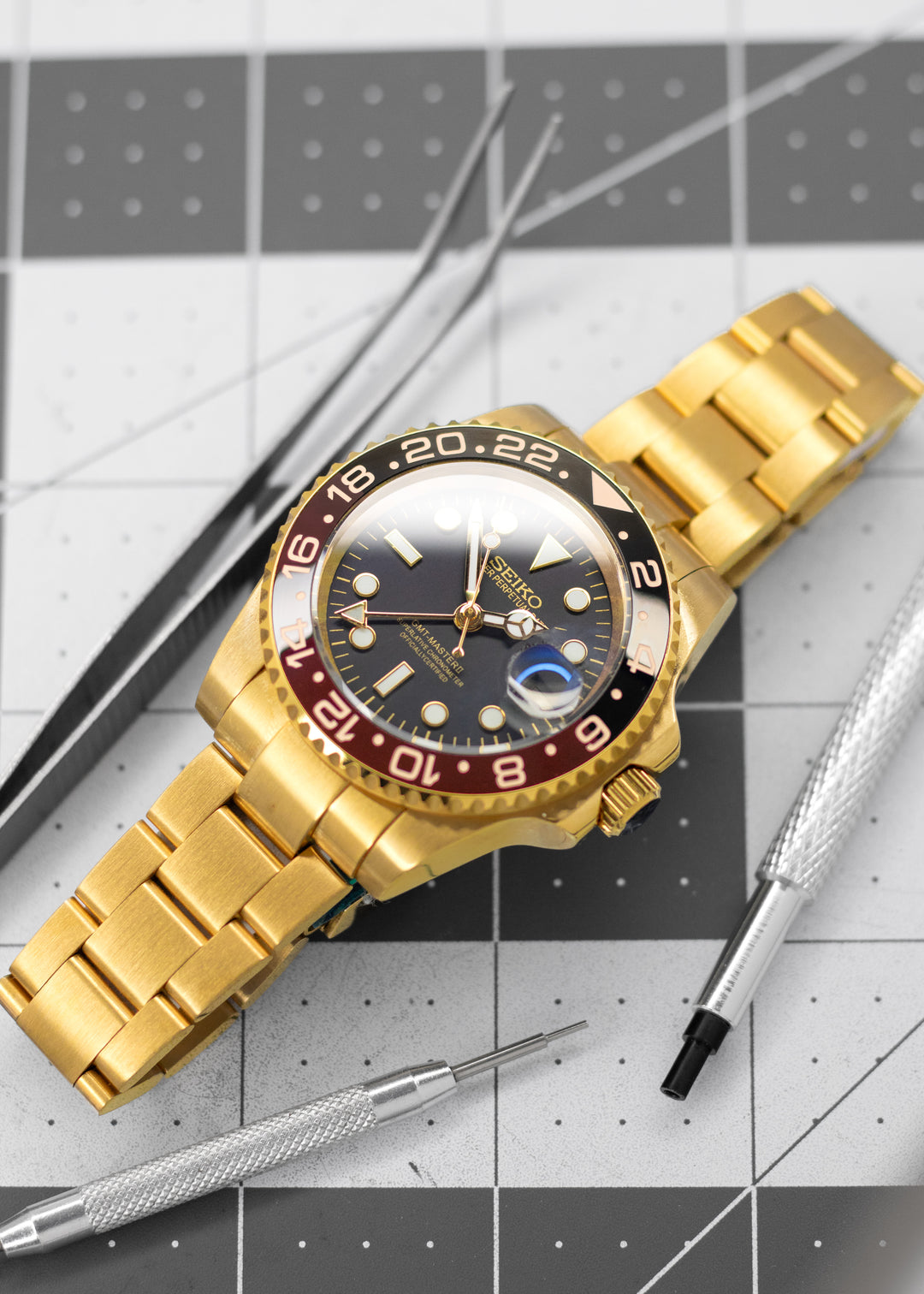 Gold Root Beer GMT