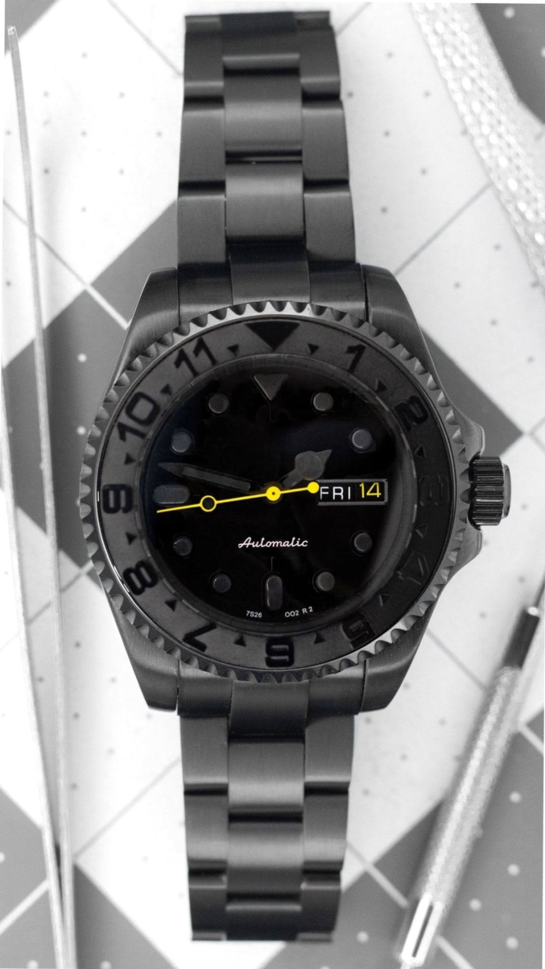 (44mm) Stealth Yellow Strike - Chrono Canada