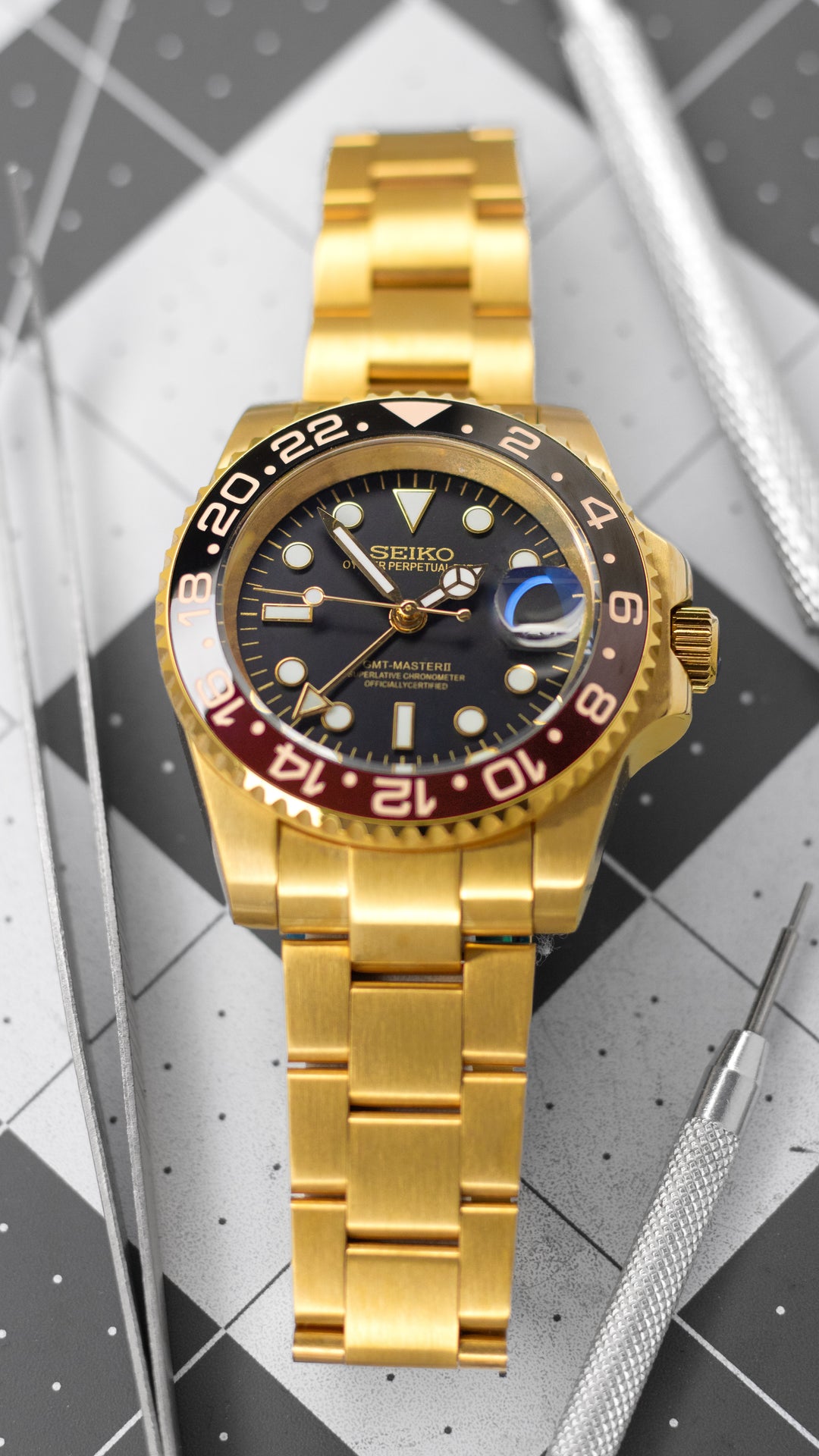 Gold Root Beer GMT