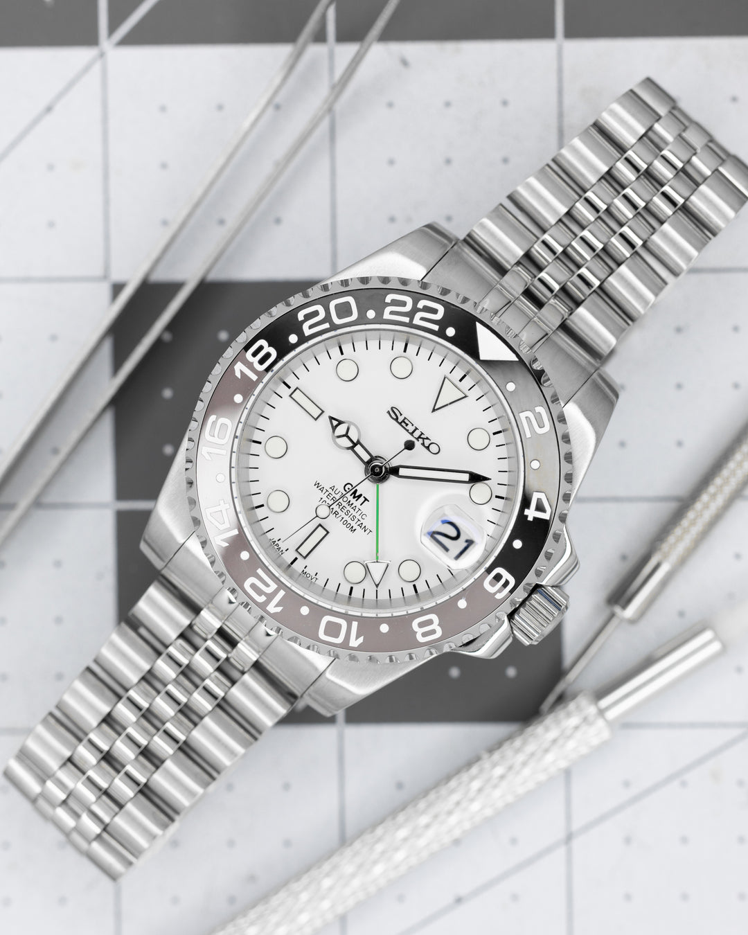 White Bruce GMT