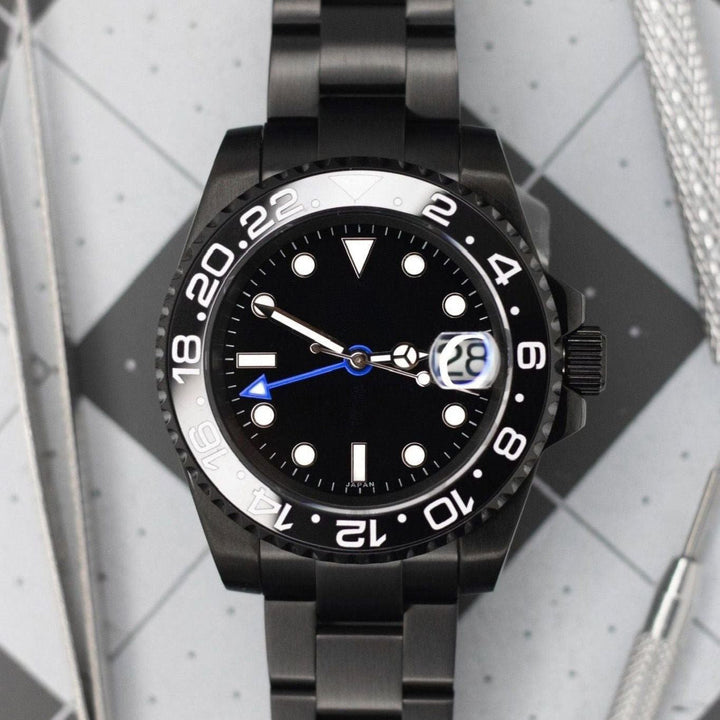 Dark Diver GMT - Chrono Canada