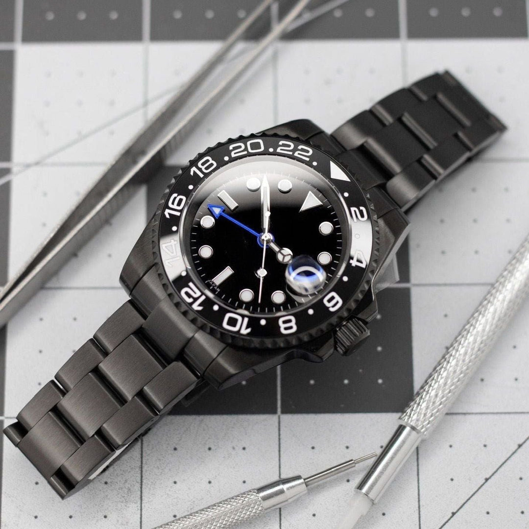 Dark Diver GMT - Chrono Canada