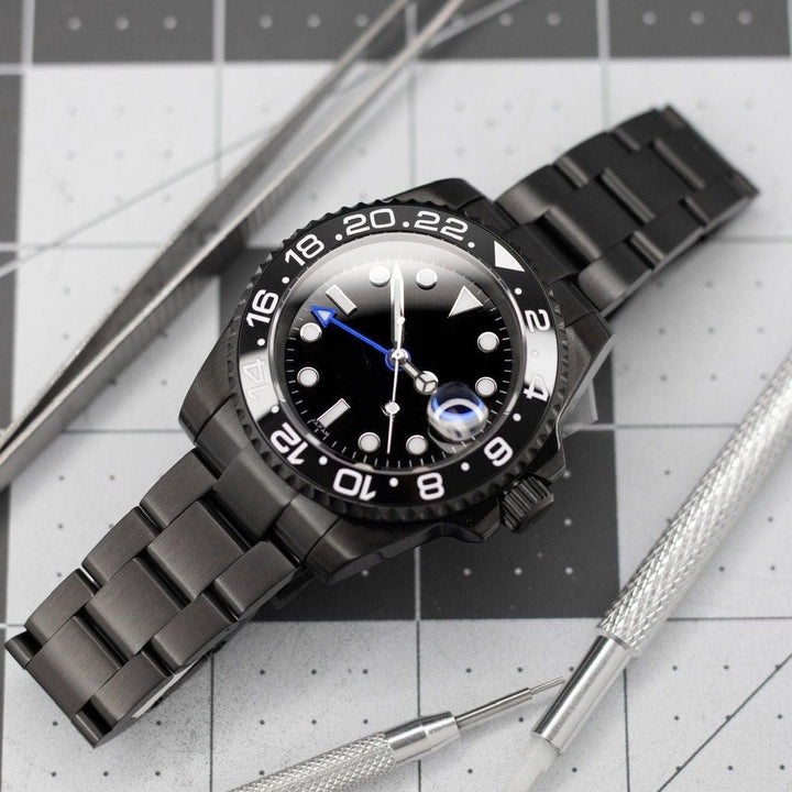 Dark Diver GMT - Chrono Canada