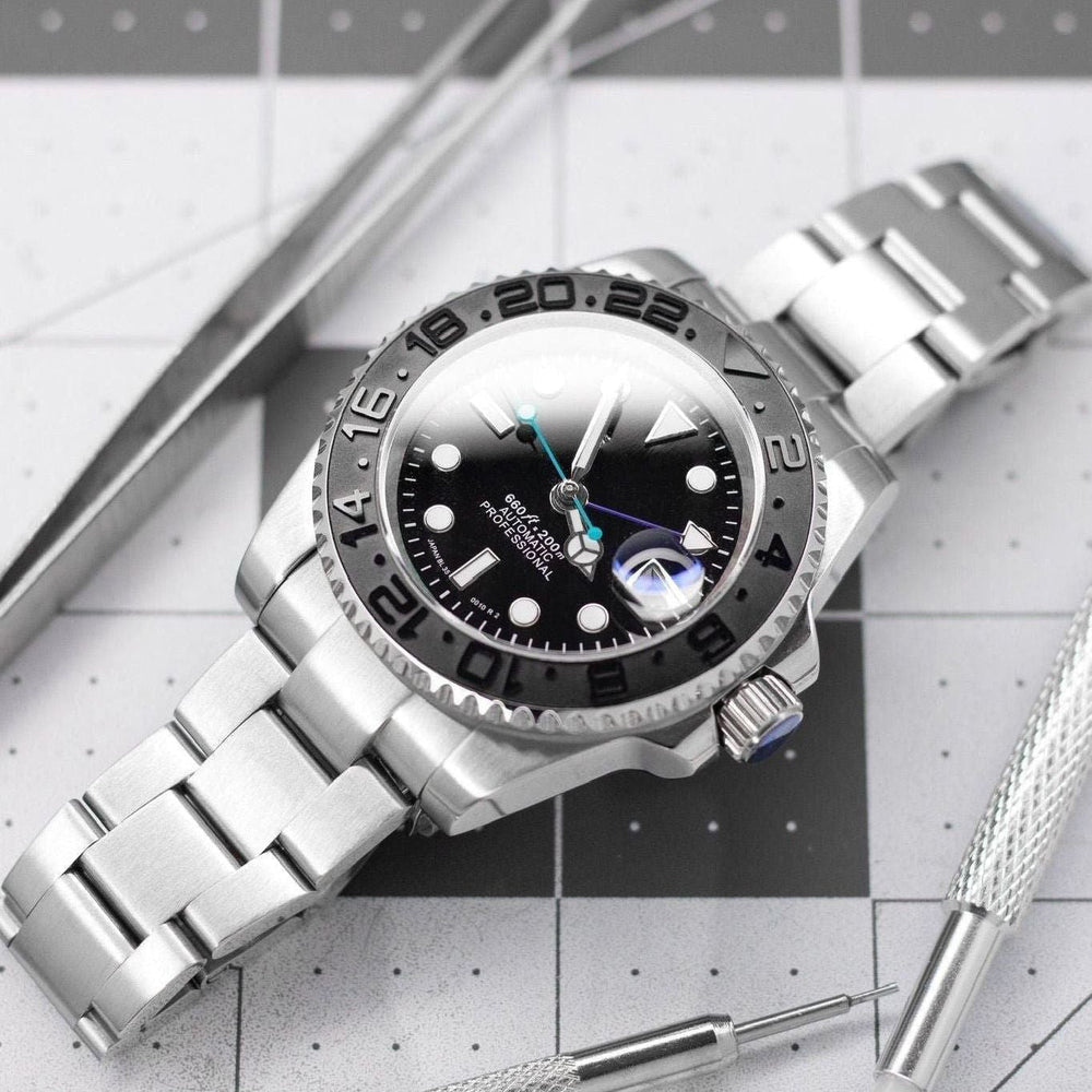 Matte Ceramic Yacht GMT - Chrono Canada