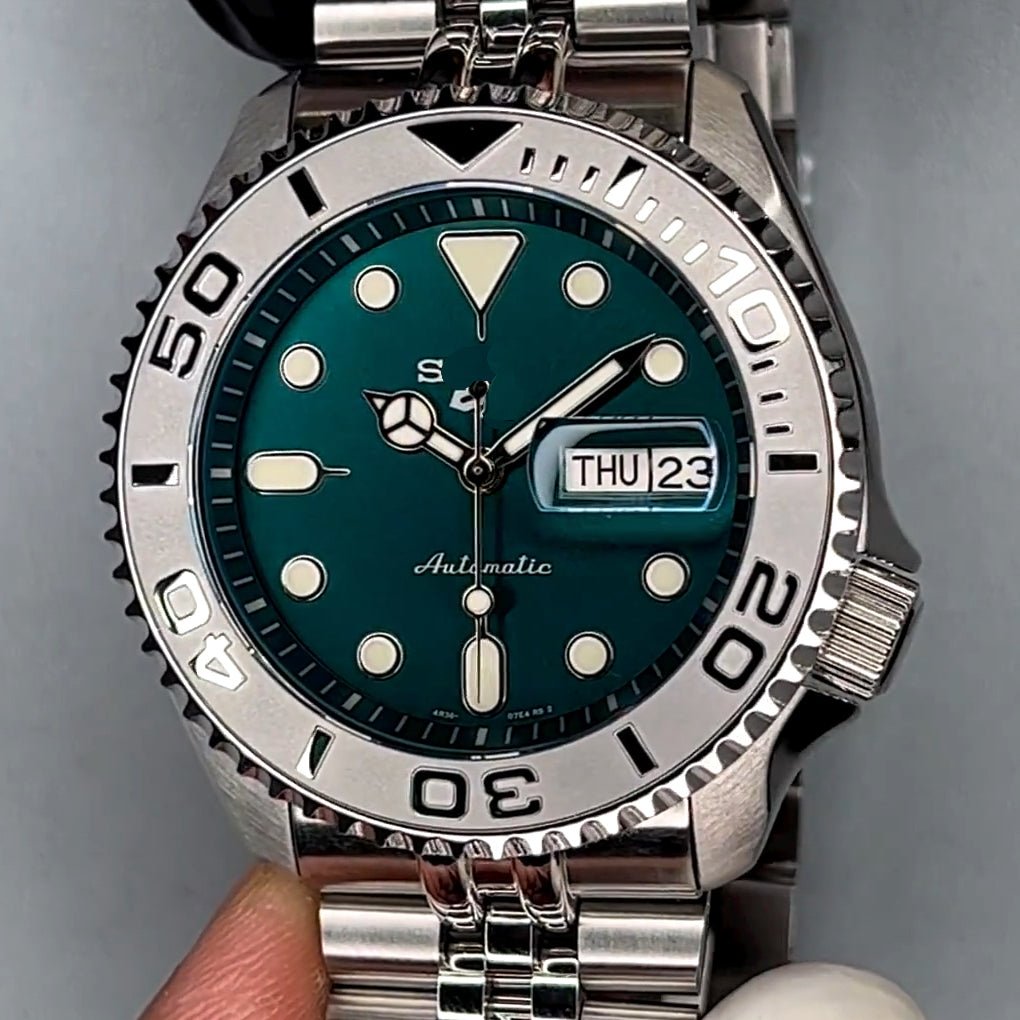 Money Yacht 5 - Chrono Canada