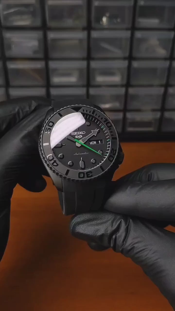 Stealth Green Dagger