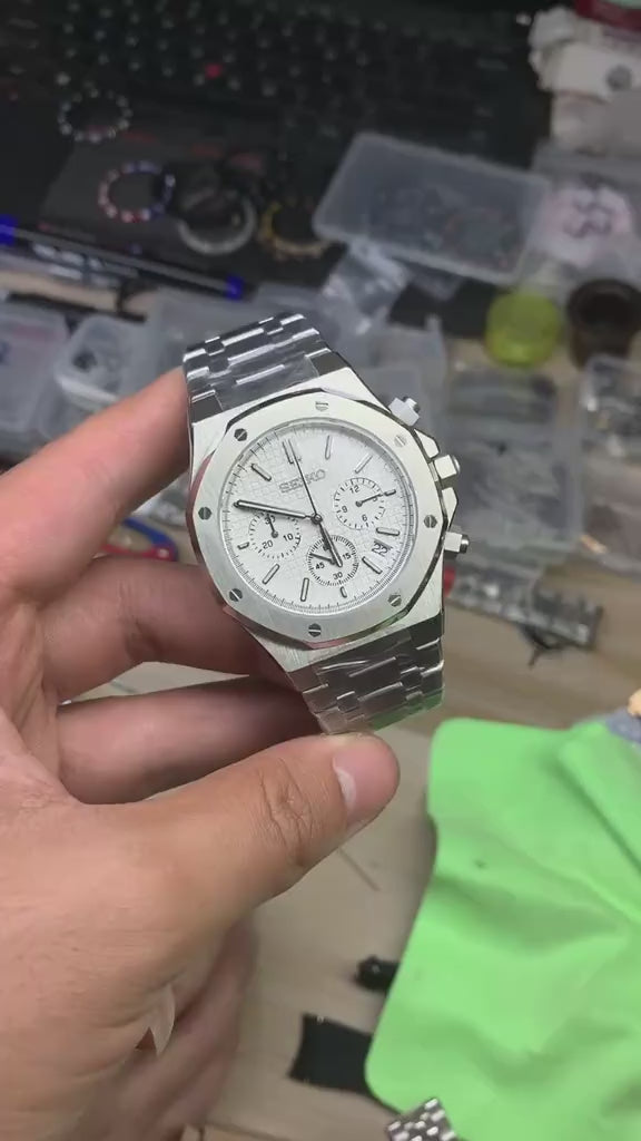 Oak Chronograph (White)