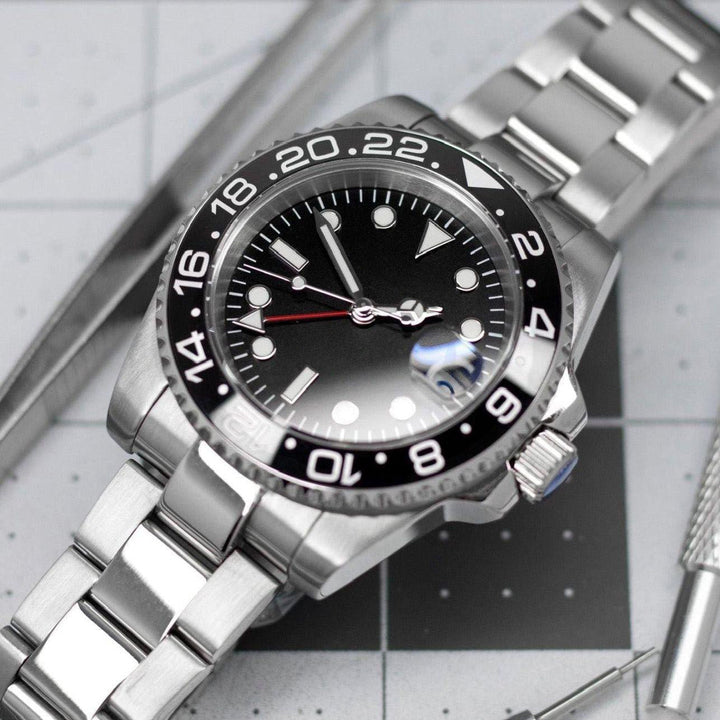 Red Dagger GMT - Chrono Canada