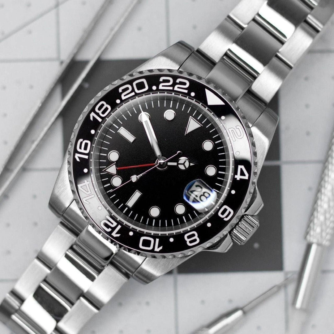 Red Dagger GMT - Chrono Canada