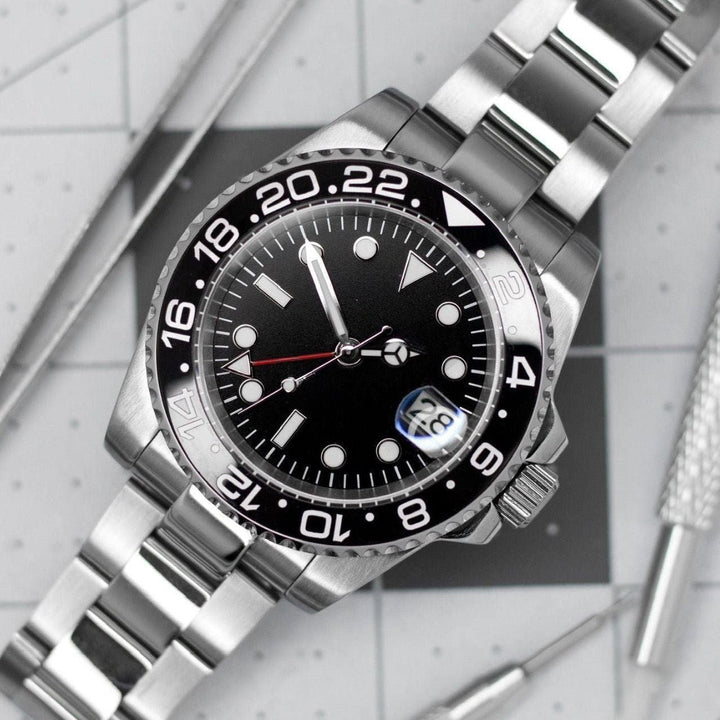 Red Dagger GMT - Chrono Canada