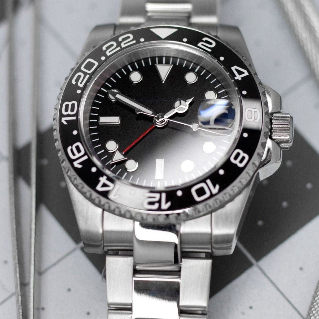 Red Dagger GMT - Chrono Canada