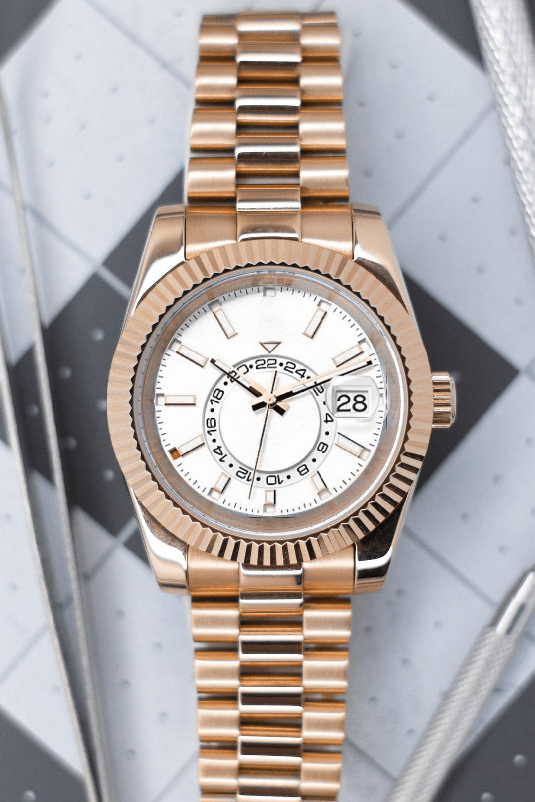 Rose White Sky - Chrono Canada