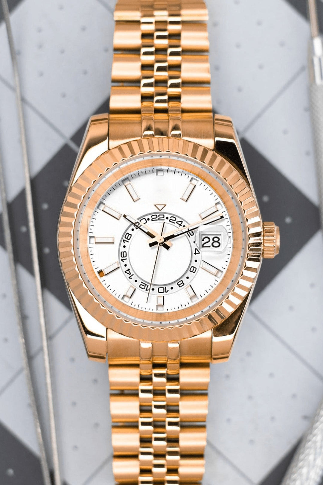 Rose White Sky - Chrono Canada