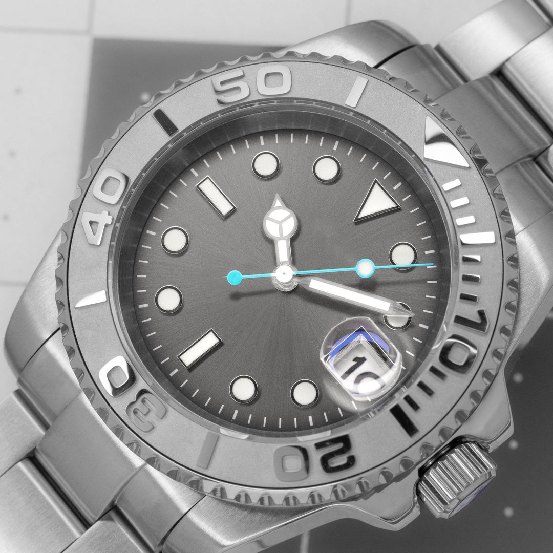 Silver Yacht - Chrono Canada