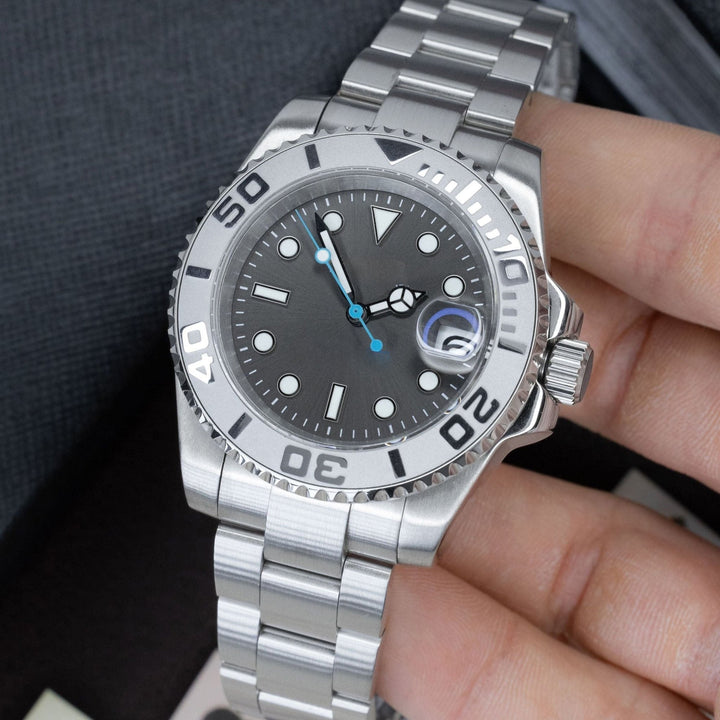 Silver Yacht - Chrono Canada