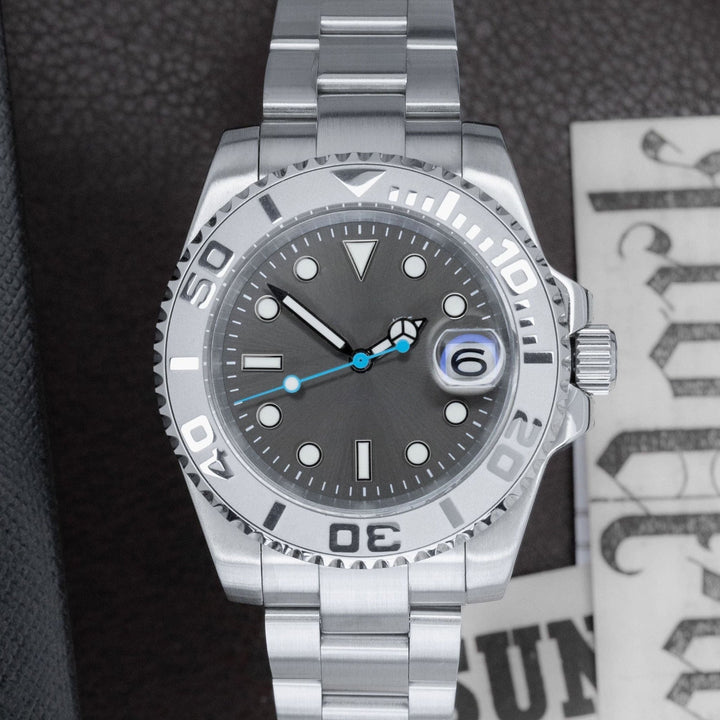 Silver Yacht - Chrono Canada