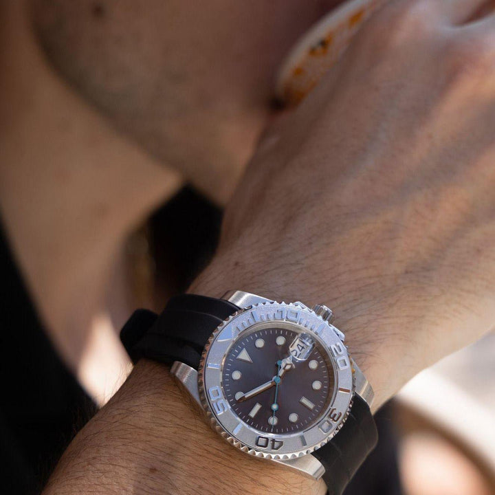 Silver Yacht - Chrono Canada