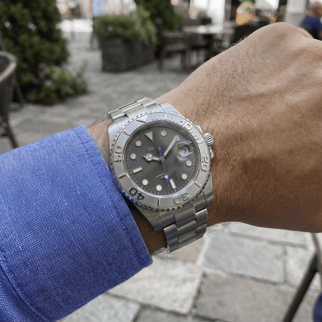 Silver Yacht - Chrono Canada