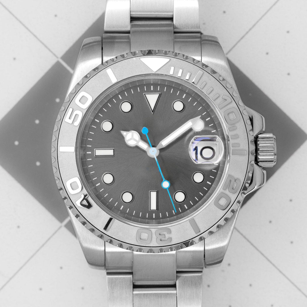 Silver Yacht - Chrono Canada