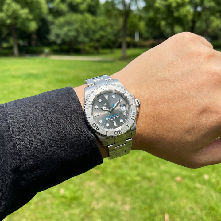 Silver Yacht - Chrono Canada