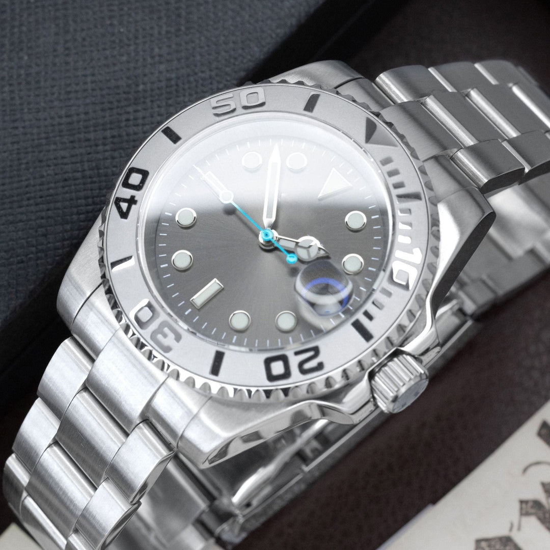 Silver Yacht - Chrono Canada