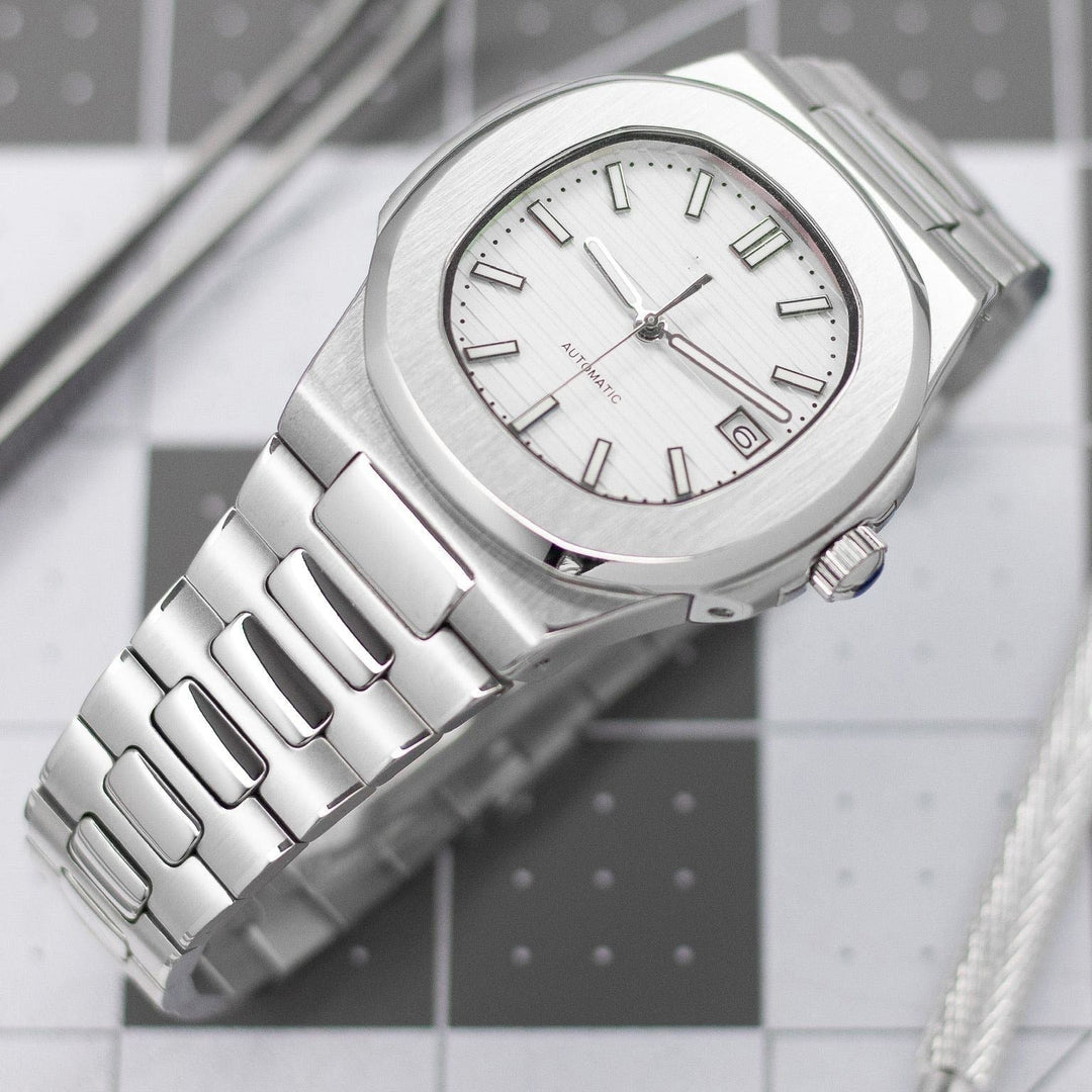 White Naut - Chrono Canada