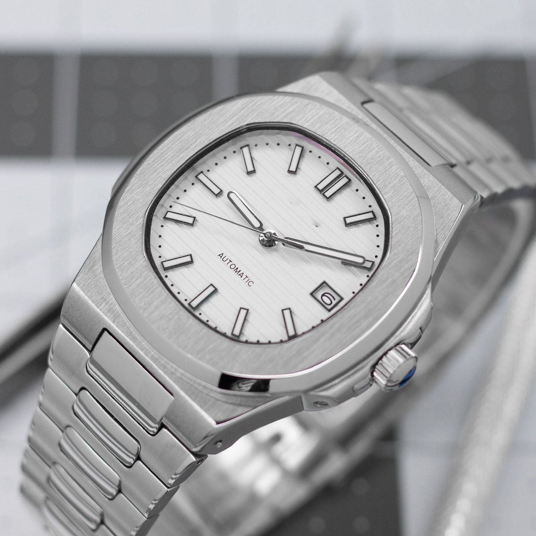 White Naut - Chrono Canada