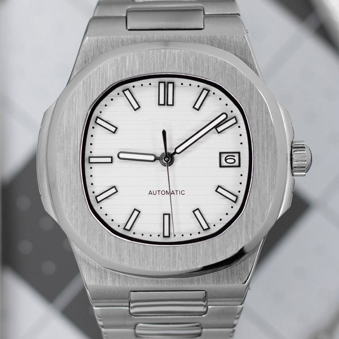 White Naut - Chrono Canada