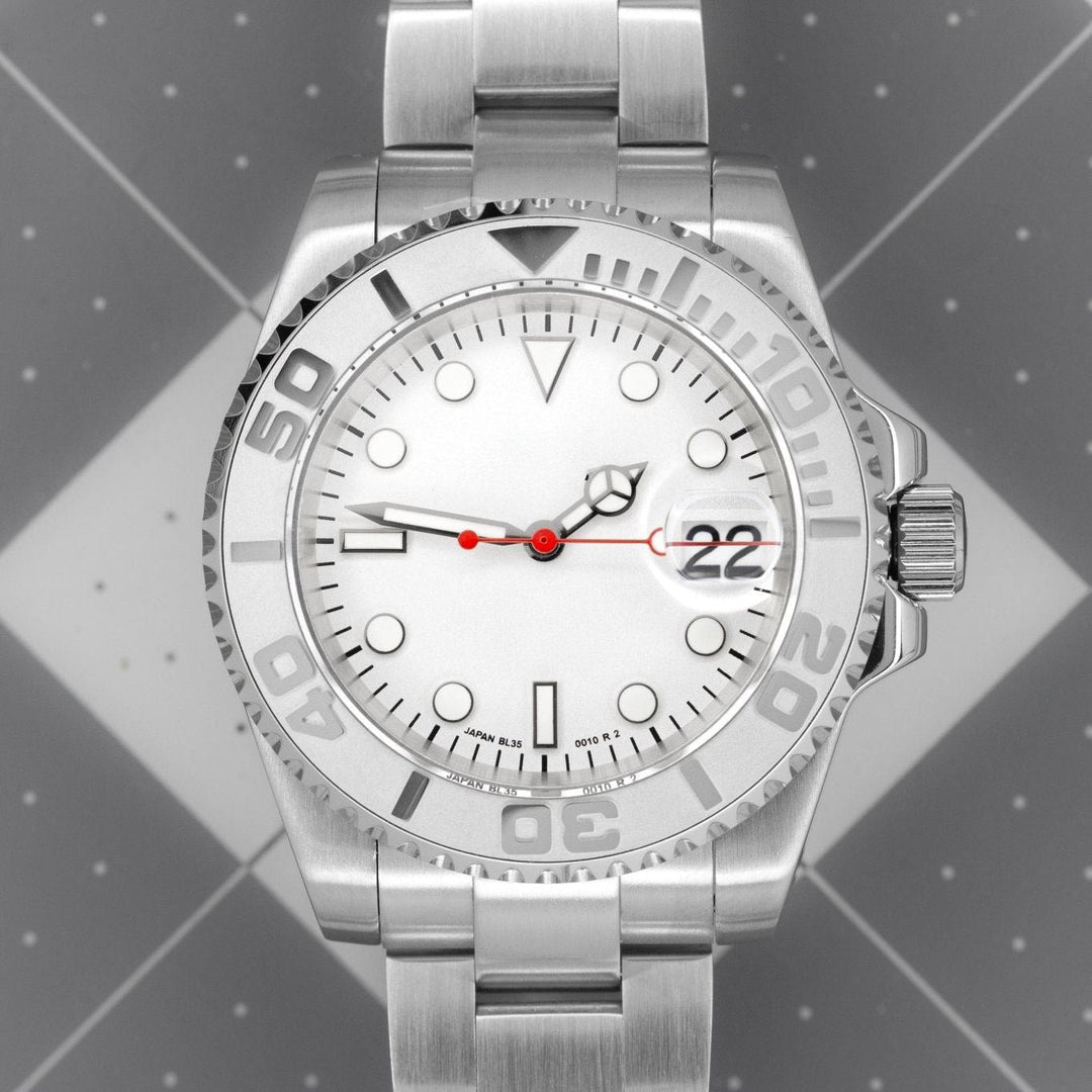 White Yacht - Chrono Canada